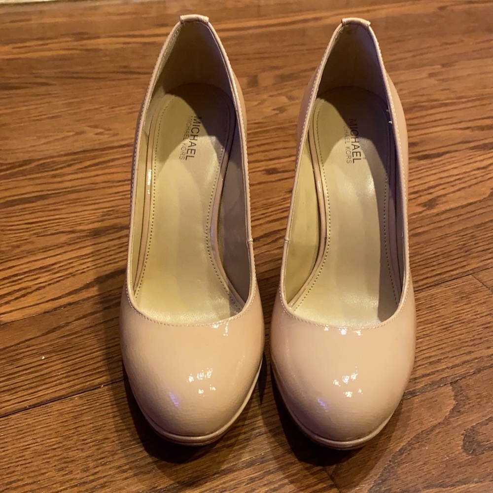 Michael Kors Davis Patent Pump - Picture 2 of 11